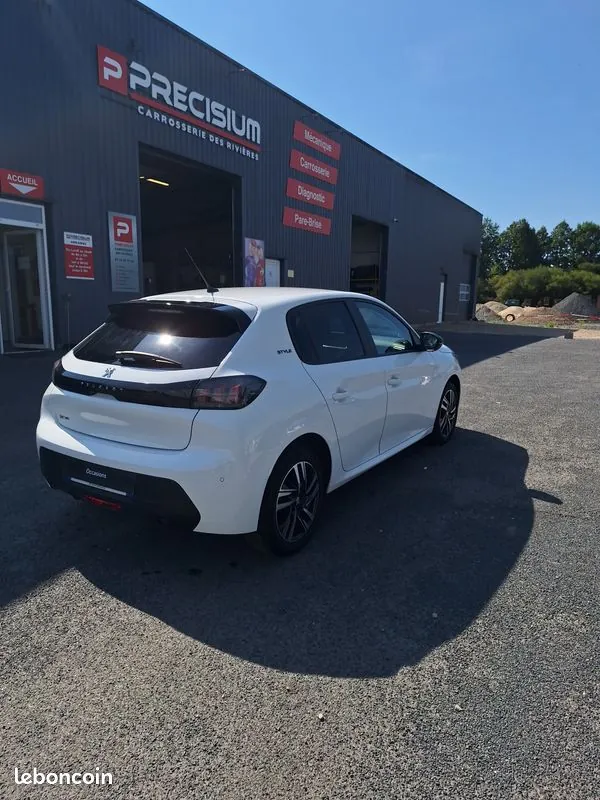 Peugeot 208 2023 photo 3