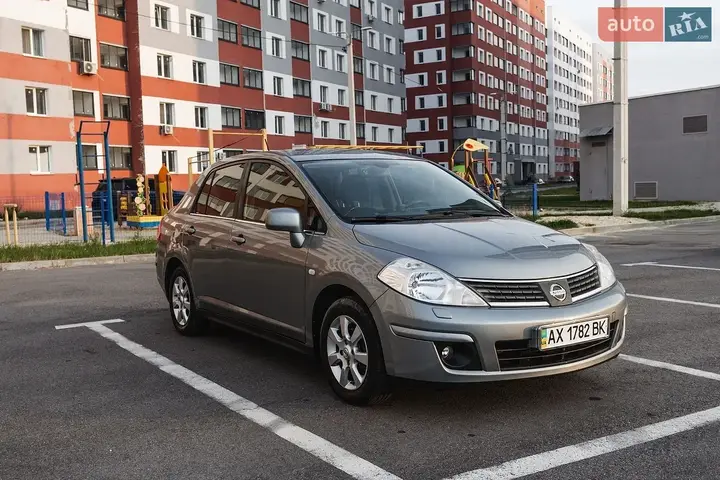 Nissan Tiida