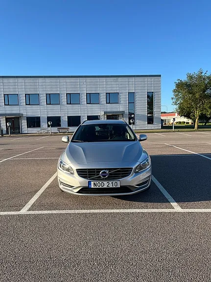 Volvo V60 2015 photo 2