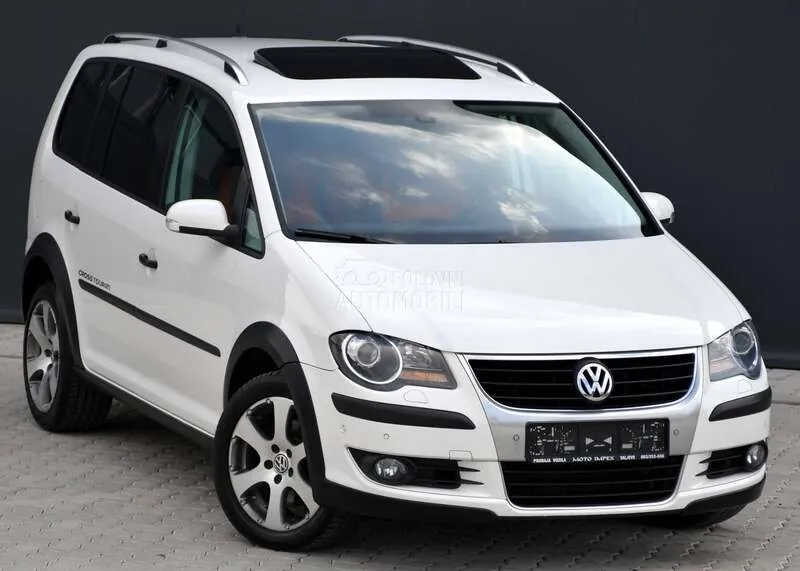 Volkswagen Touran 2009 photo 2