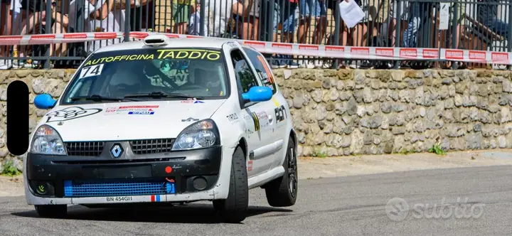 Renault Clio 2001 photo 2