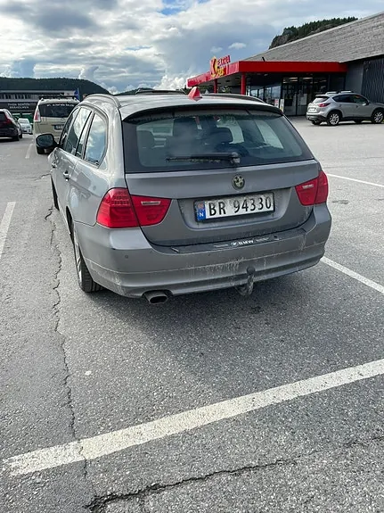 BMW 3 Series 2010 photo 3