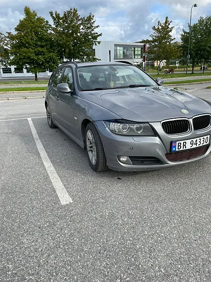 BMW 3 Series 2010 photo 2