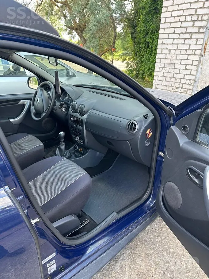 Dacia Duster 2011 photo 5