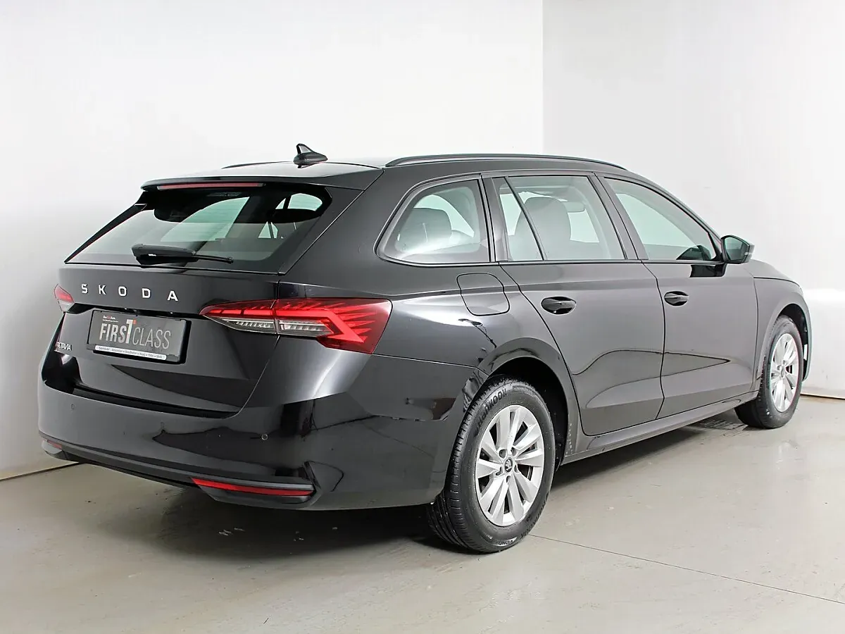 Skoda Octavia 2025 photo 2