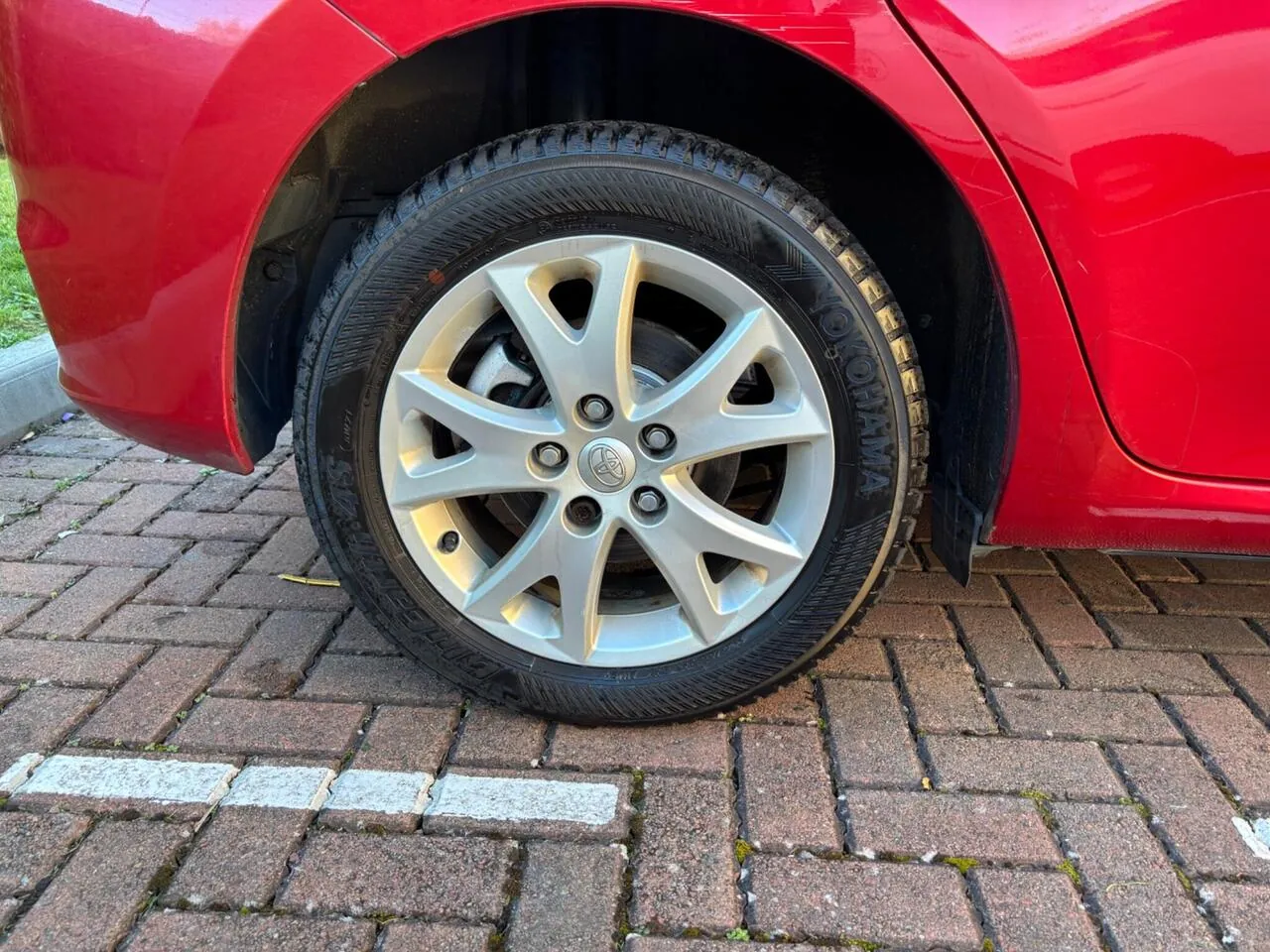 Toyota Auris 2011 photo 3