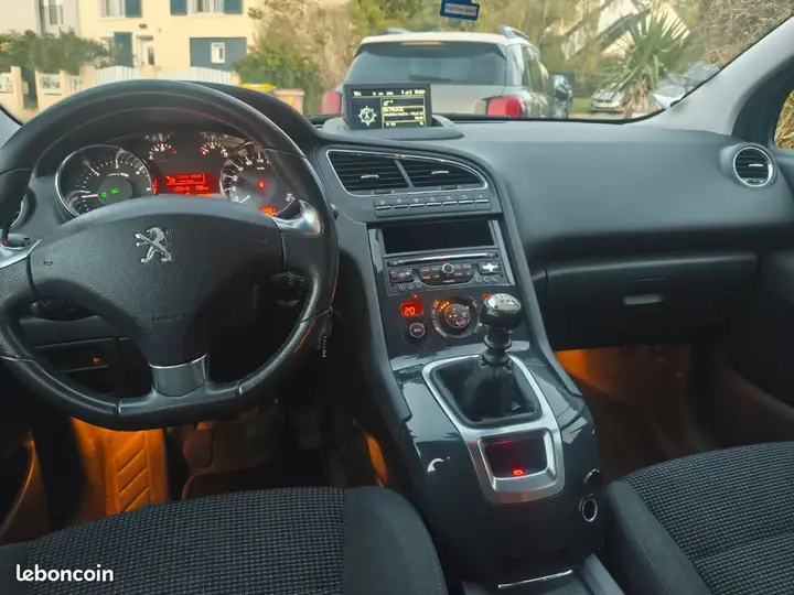Peugeot 5008 2016 photo 3