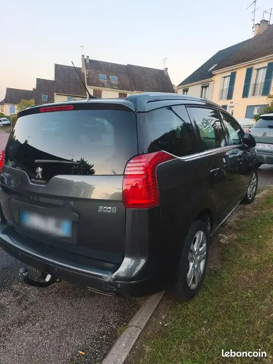 Peugeot 5008 2016 photo 2