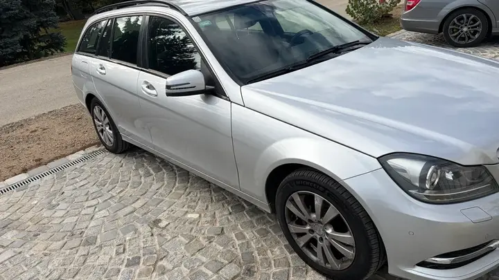 Mercedes-Benz C-Class 2012 photo 2