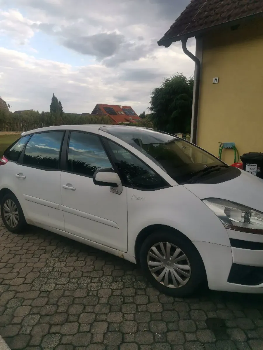 Citroen C4 Picasso 2010 photo 3