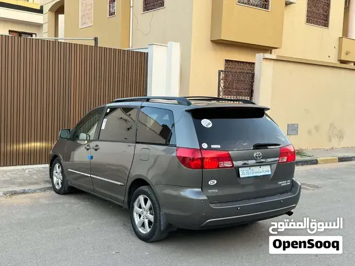 Toyota Sienna 2008 photo 4