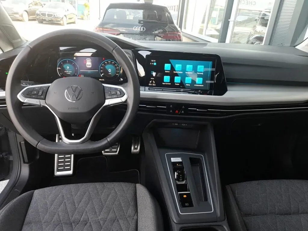 Volkswagen Golf 2024 photo 3