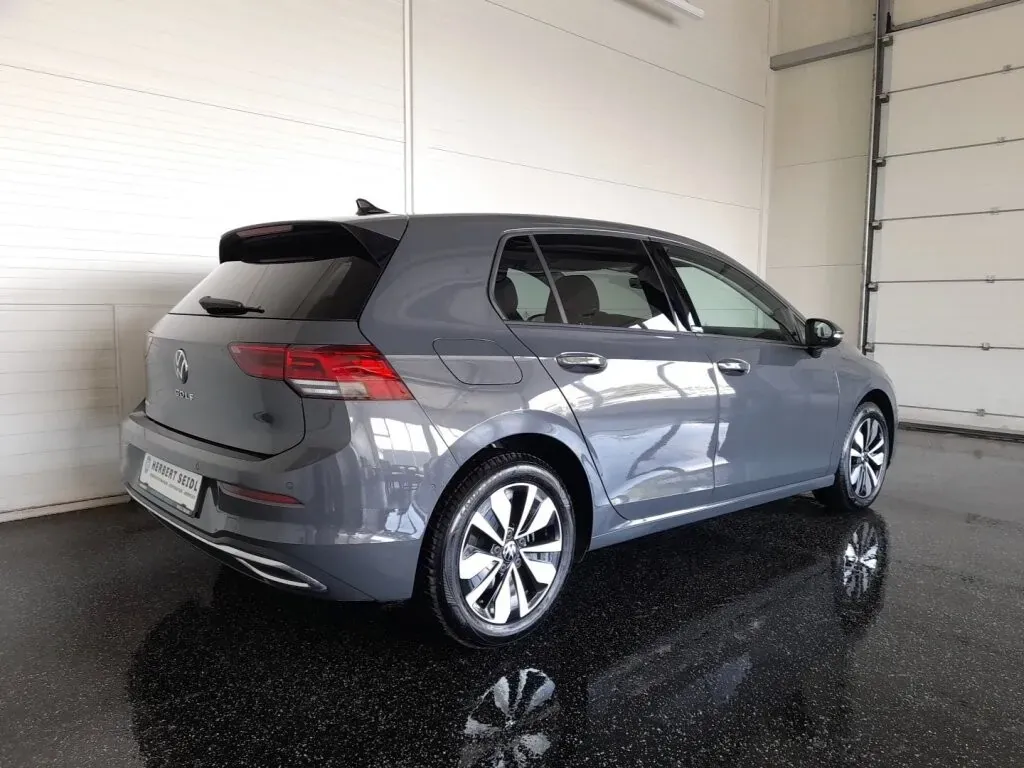Volkswagen Golf 2024 photo 2