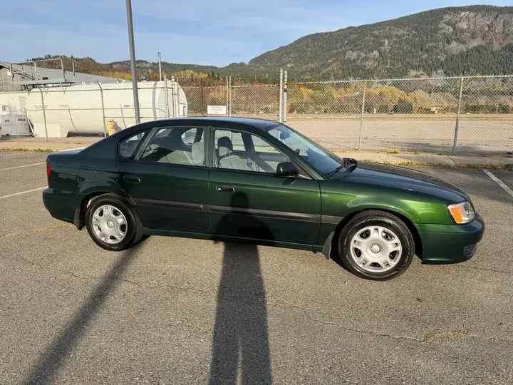 Subaru Legacy 2000 photo 3