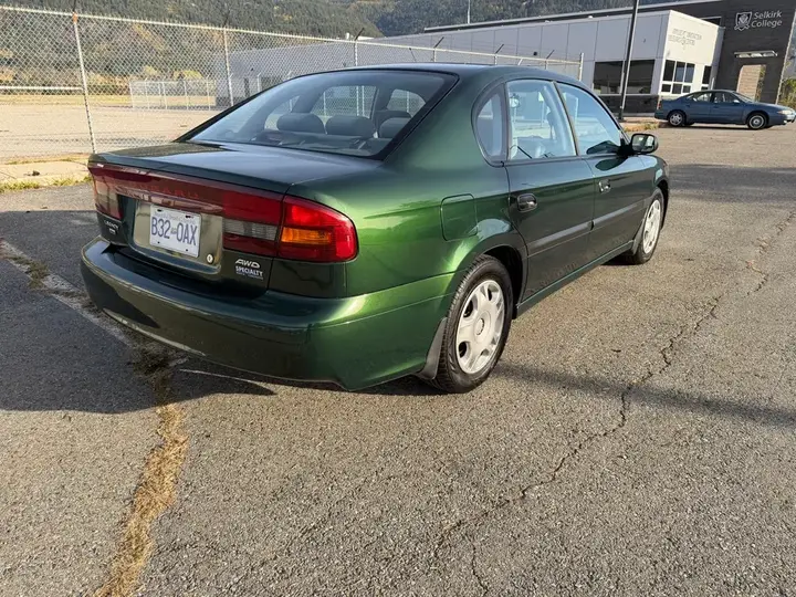 Subaru Legacy 2000 photo 4