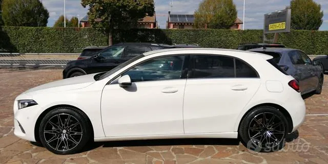 Mercedes-Benz A180D 2022 photo 2
