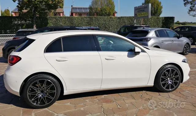 Mercedes-Benz A180D 2022 photo 5