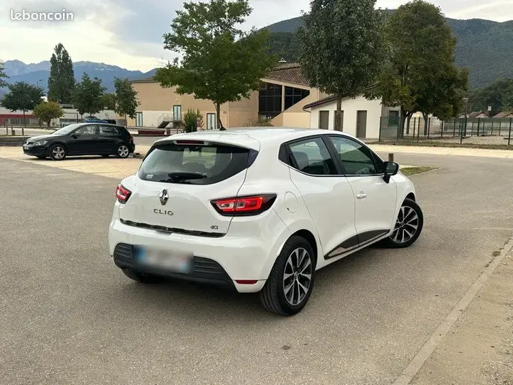 Renault Clio 2016 photo 2