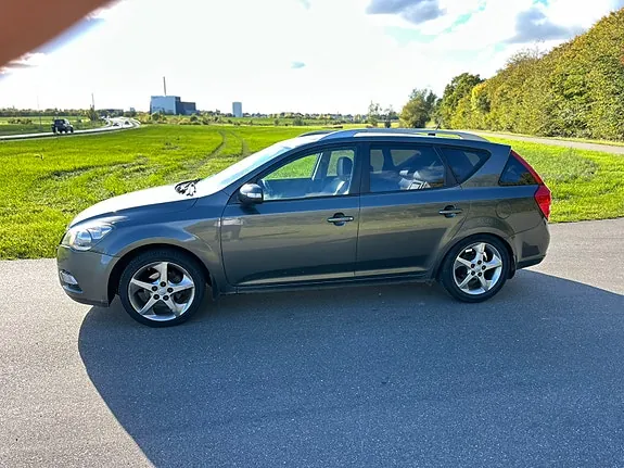 Kia Ceed 2009 photo 2
