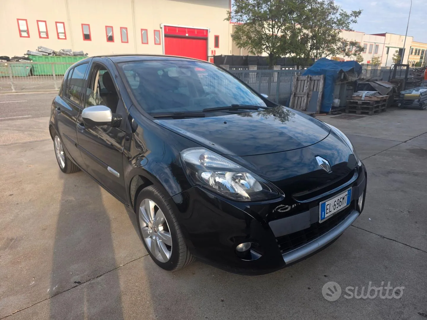 Renault Clio 2012 photo 2