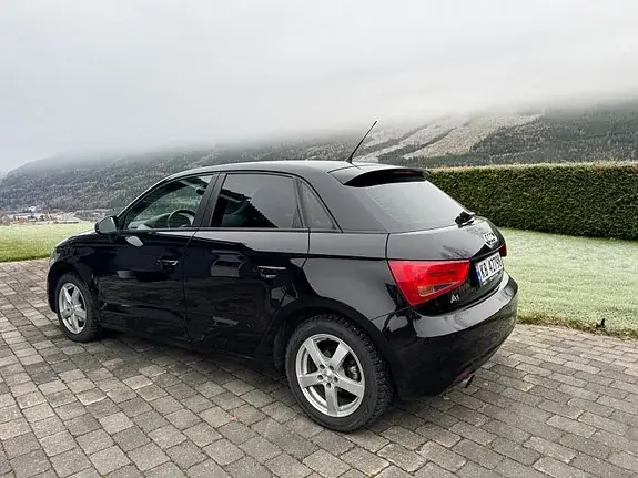 Audi A1 2012 photo 2