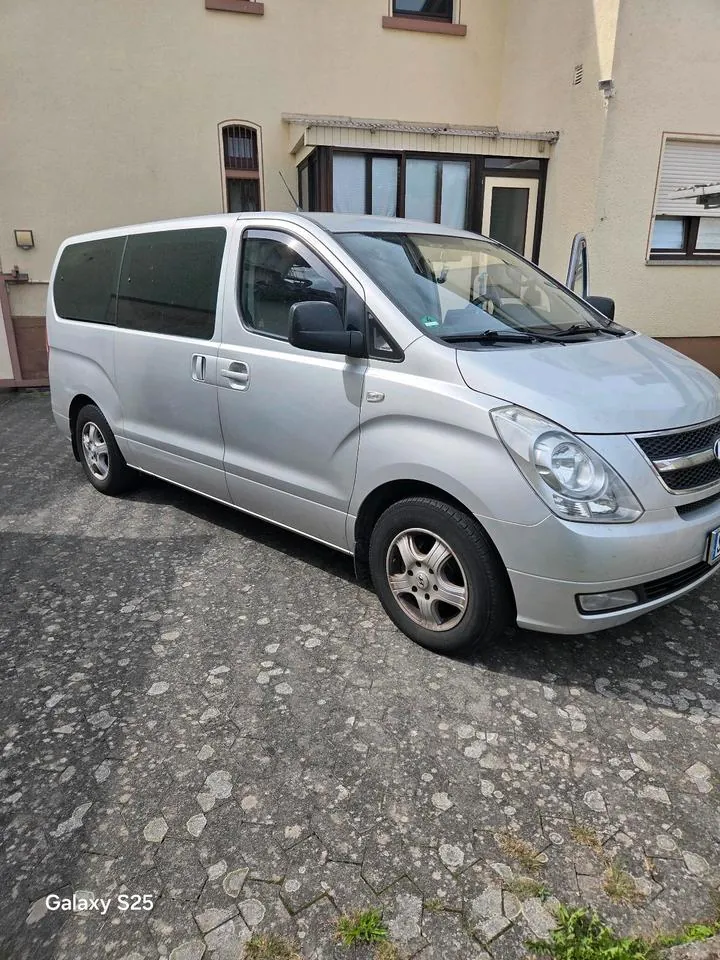 Hyundai H-1 Starex