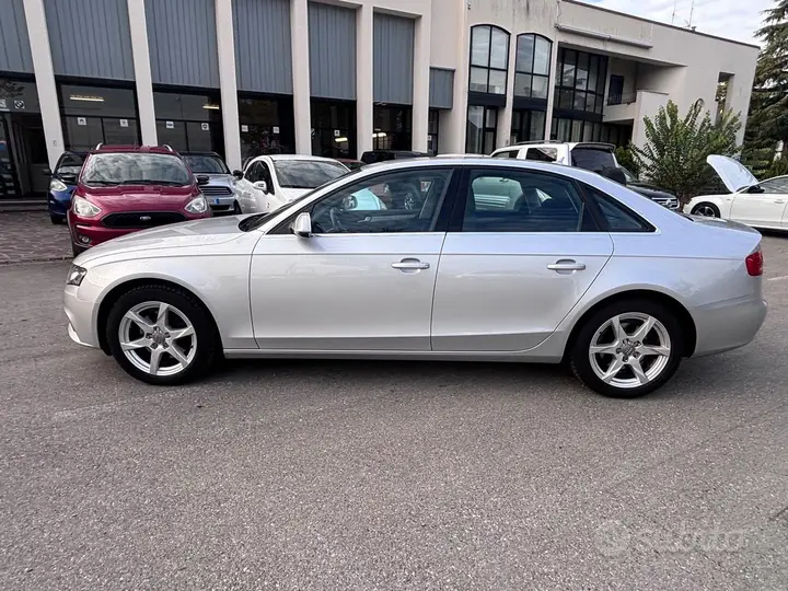 Audi A4 2011 photo 2