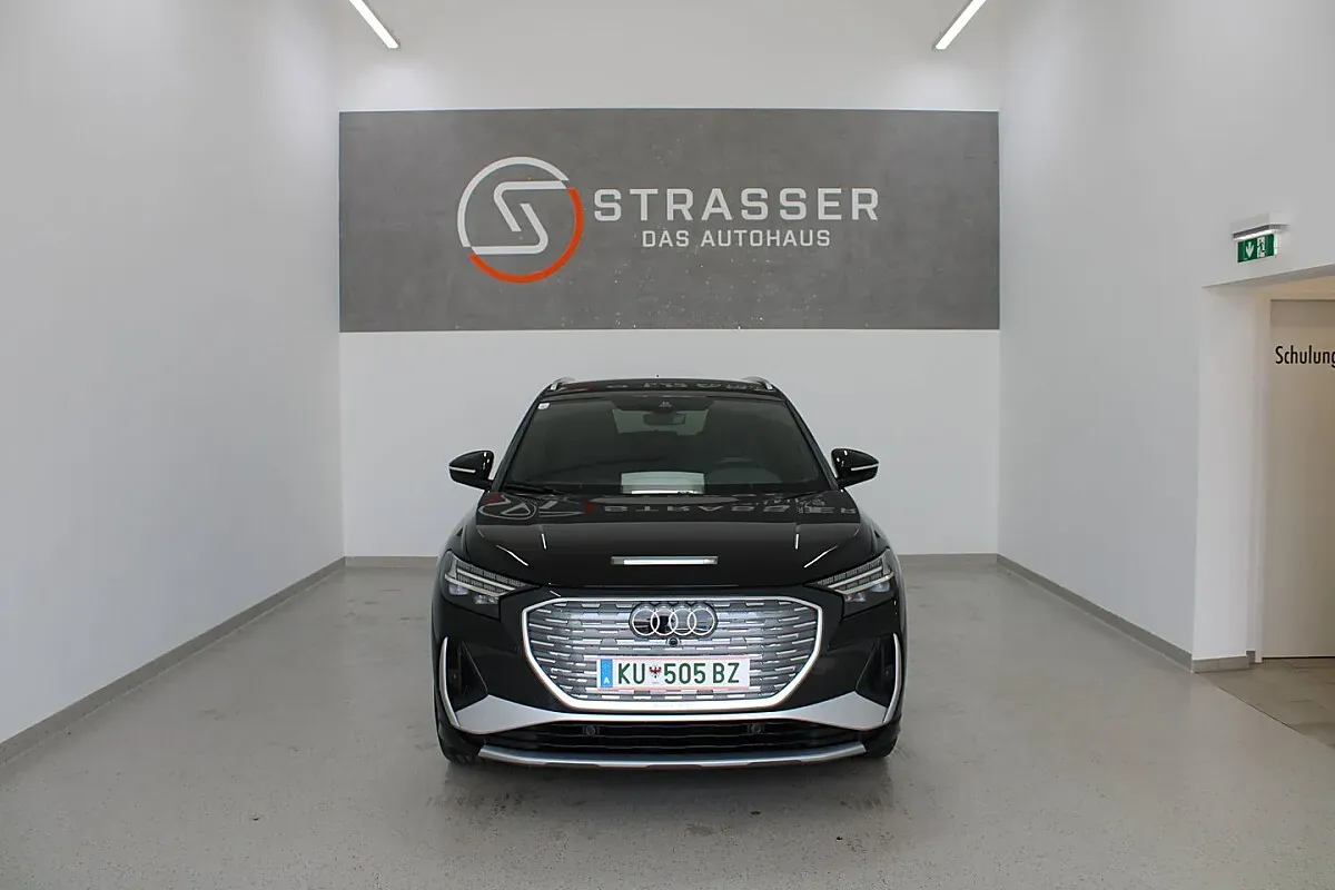 Audi Q4 2023 photo 2