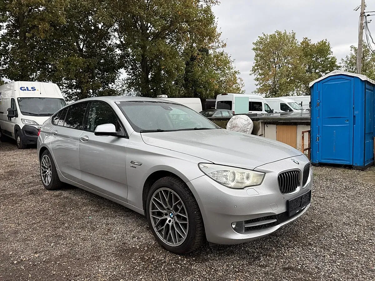BMW 5 Series 2011 photo 2