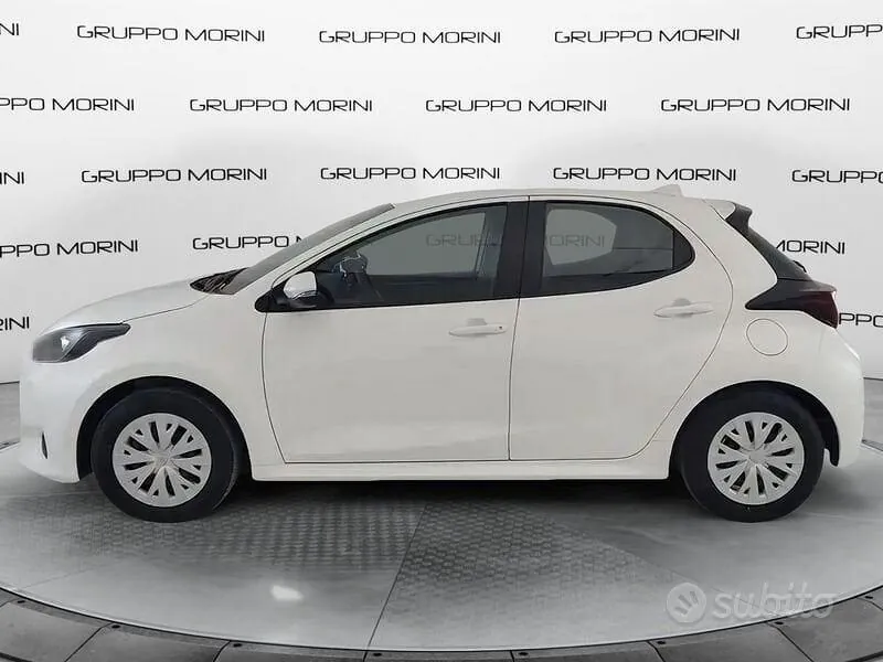 Toyota Yaris 2024 photo 2