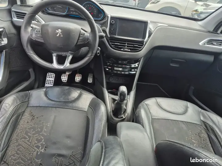 Peugeot 208 2013 photo 2