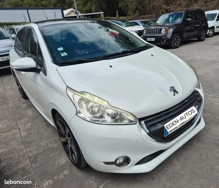 Peugeot 208 2013 photo 5
