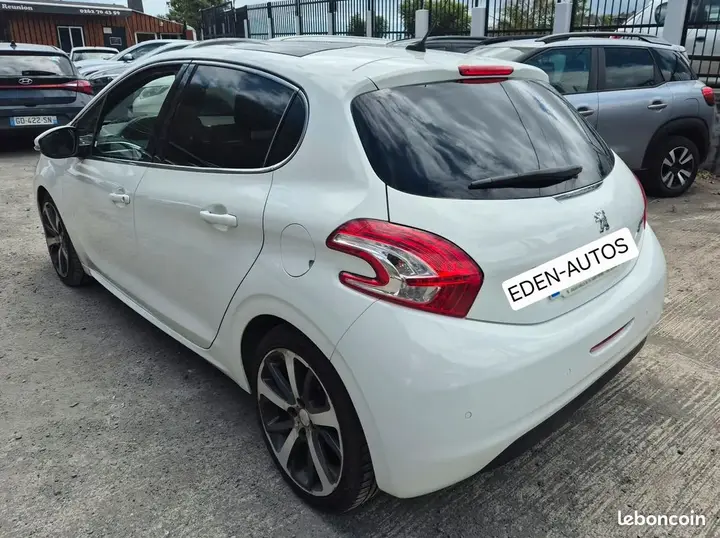 Peugeot 208 2013 photo 3