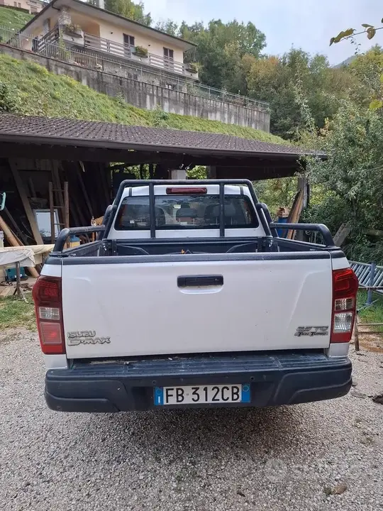 Isuzu D-Max 2015 photo 3
