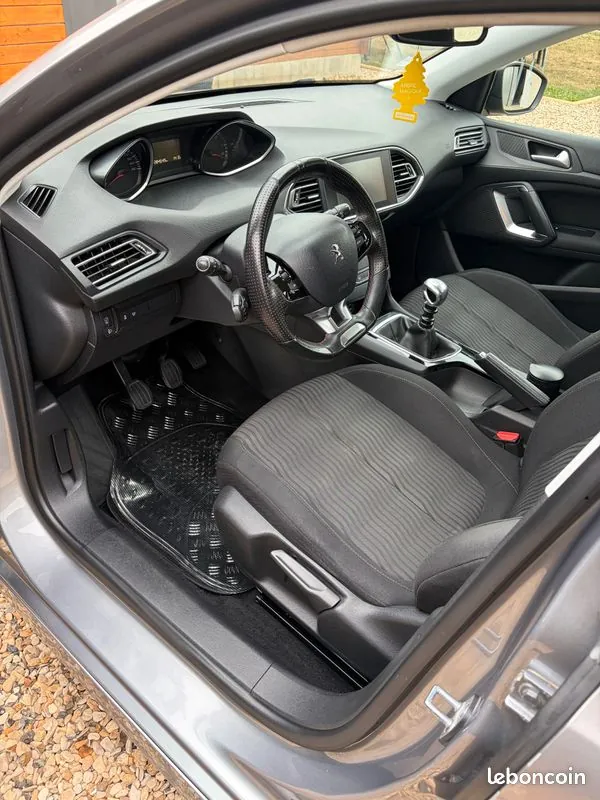 Peugeot 308 2014 photo 2
