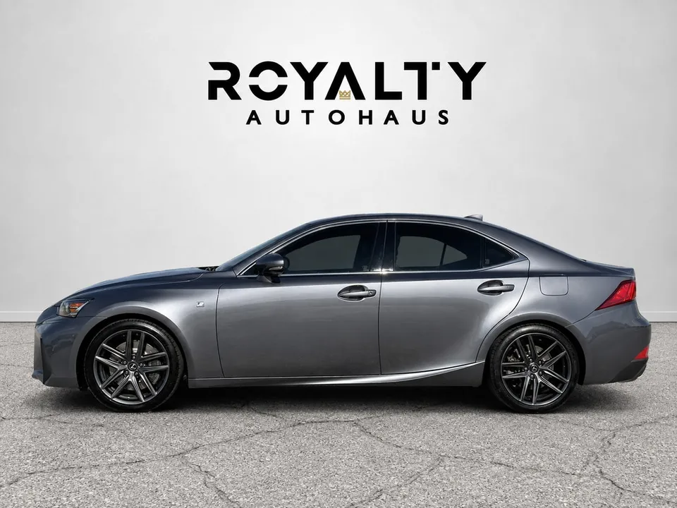 Lexus Is 300 2019 photo 2