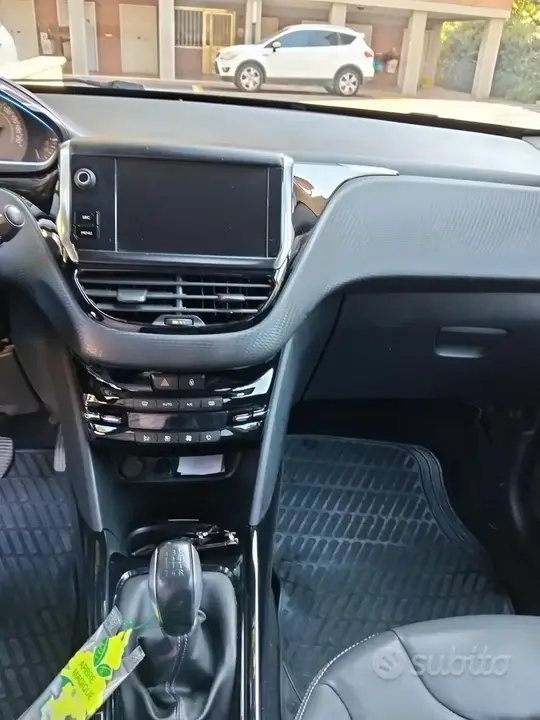 Peugeot 2008 2017 photo 4