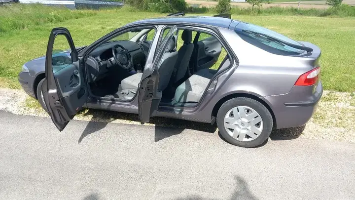 Renault Laguna 2003 photo 2