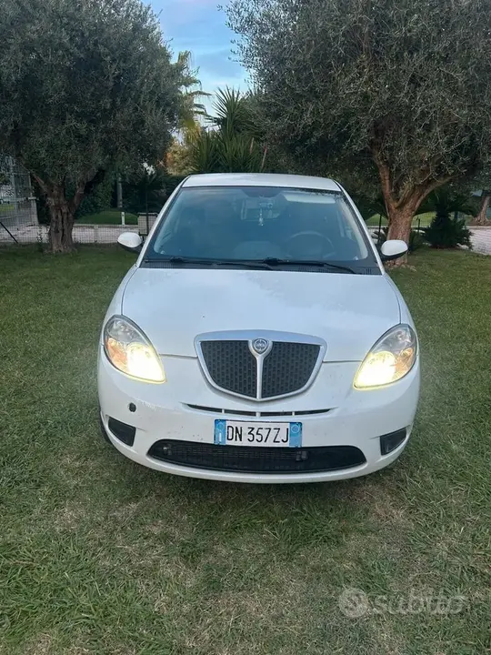 Lancia Ypsilon