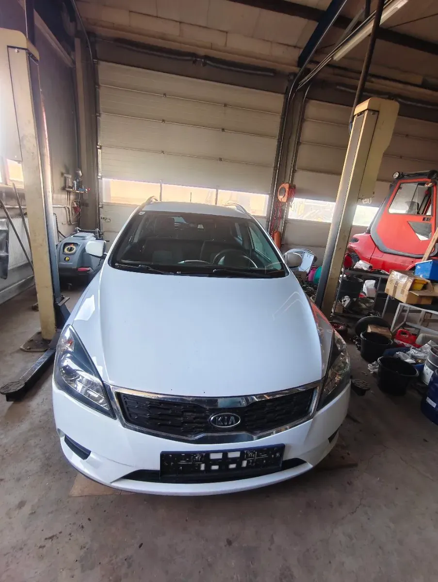 Kia Ceed 2011 photo 2
