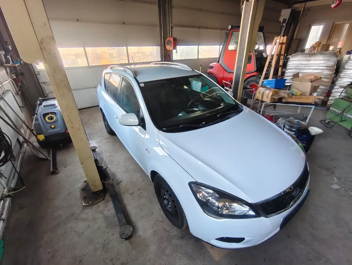 Kia Ceed 2011 photo 3