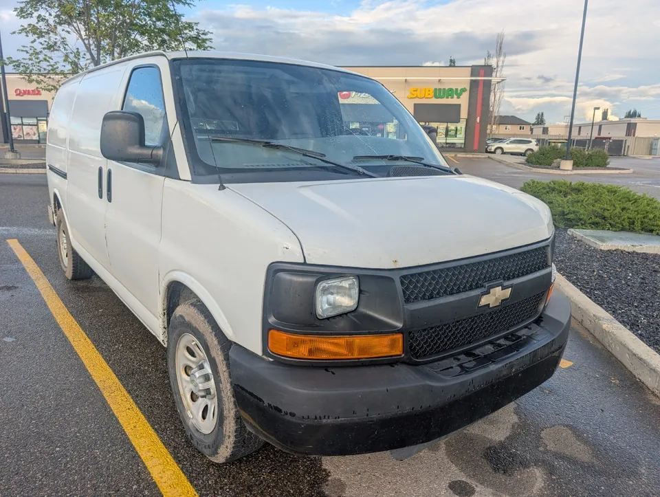 Chevrolet Express 2010 photo 2