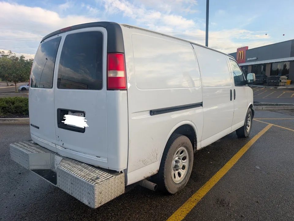 Chevrolet Express 2010 photo 3