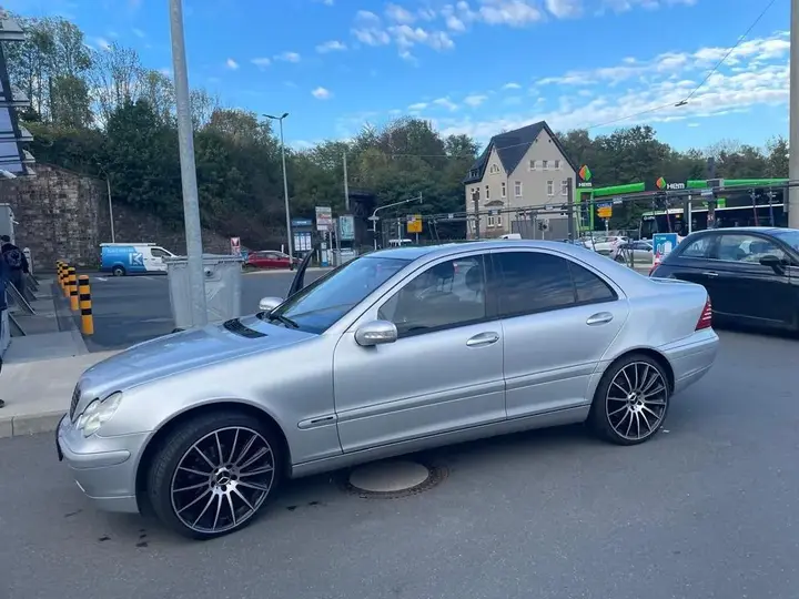 Mercedes-Benz C180