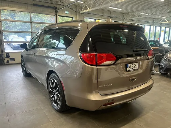 Chrysler Pacifica 2017 photo 5