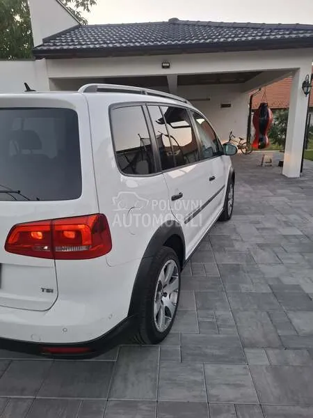 Volkswagen Cross Touran 2012 photo 5
