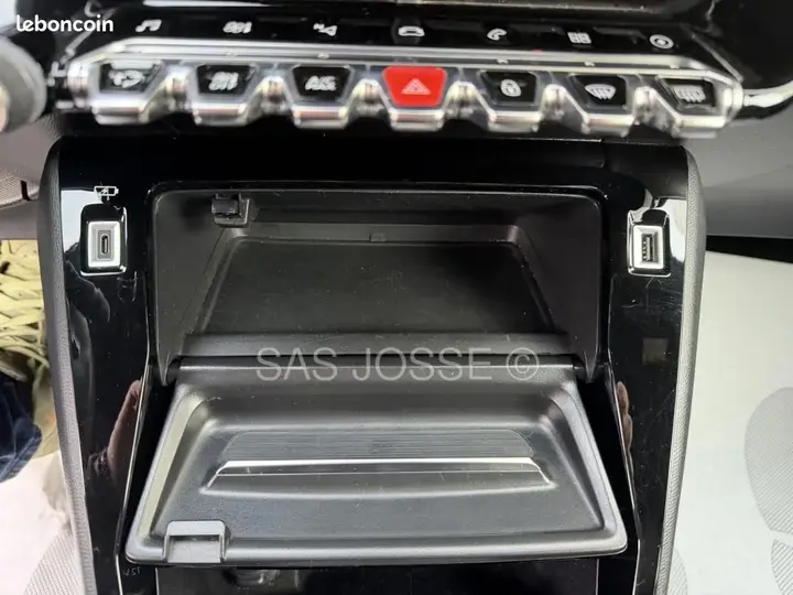 Peugeot E-2008 2022 photo 3