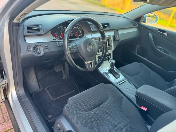 Volkswagen Passat 2010 photo 2