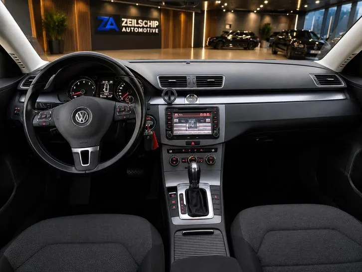 Volkswagen Passat 2012 photo 2