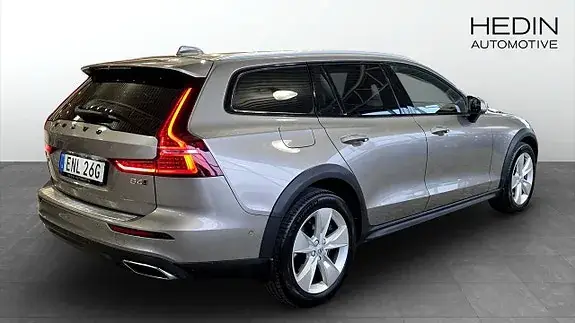 Volvo V60 Cross Country 2021 photo 2